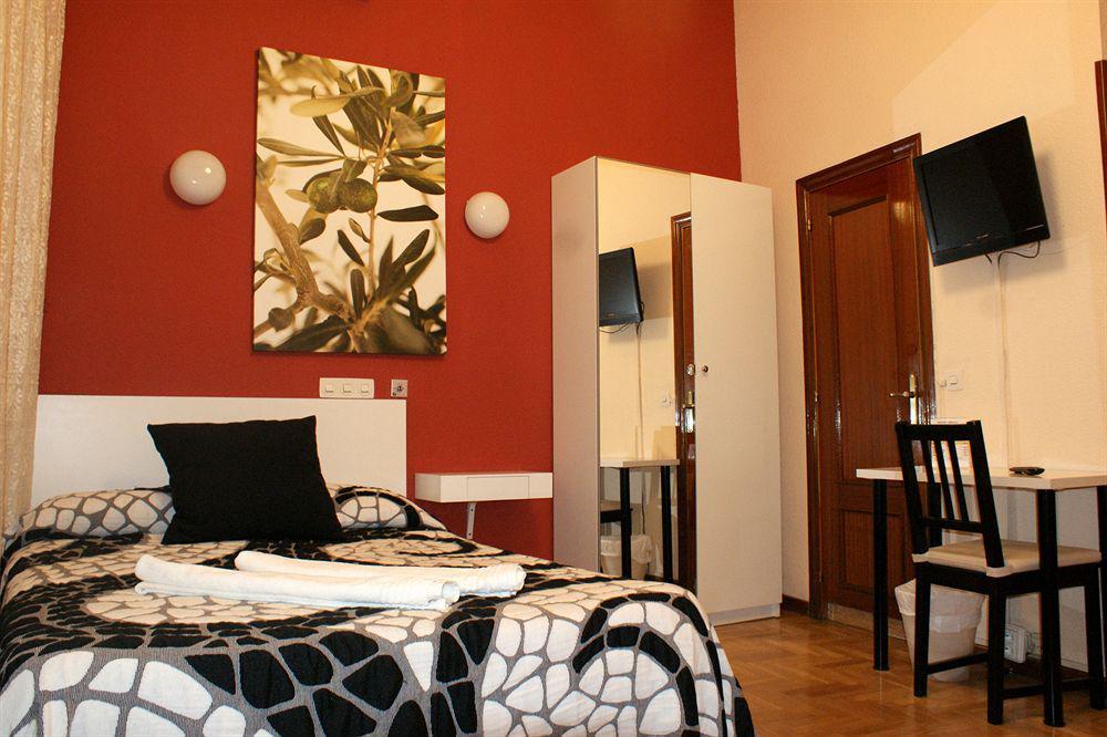 Hostal Rias Bajas Madrid Ngoại thất bức ảnh