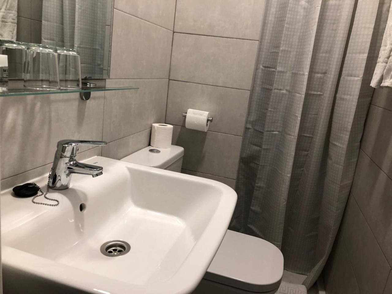 Hostal Rias Bajas Madrid Ngoại thất bức ảnh