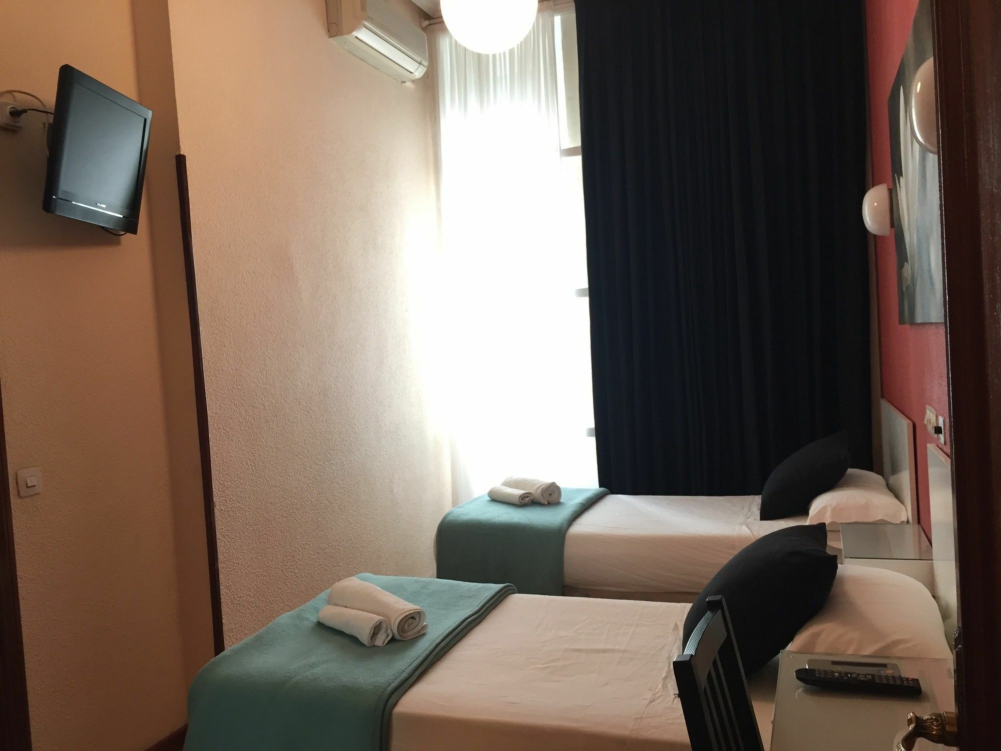 Hostal Rias Bajas Madrid Ngoại thất bức ảnh