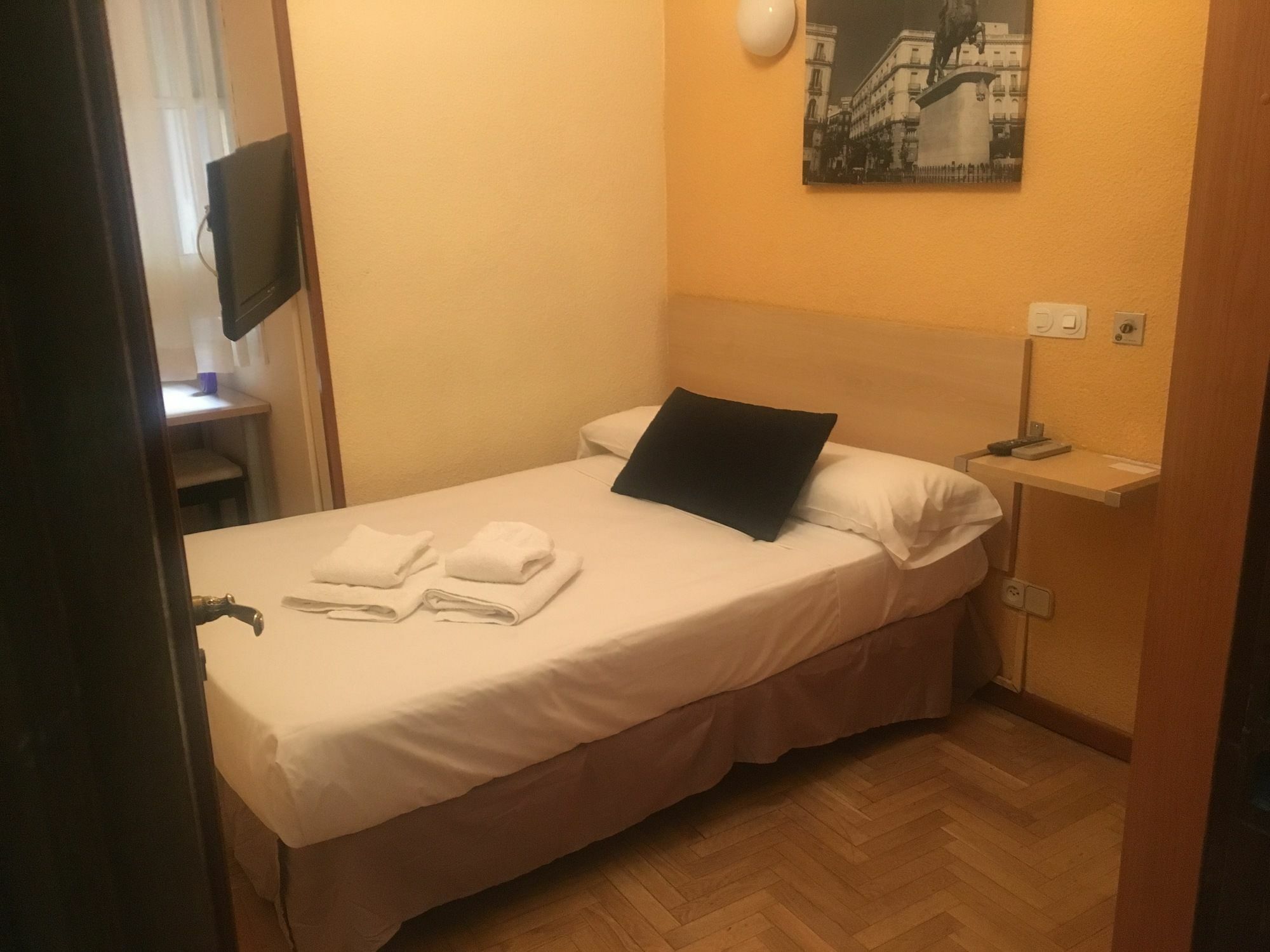 Hostal Rias Bajas Madrid Ngoại thất bức ảnh